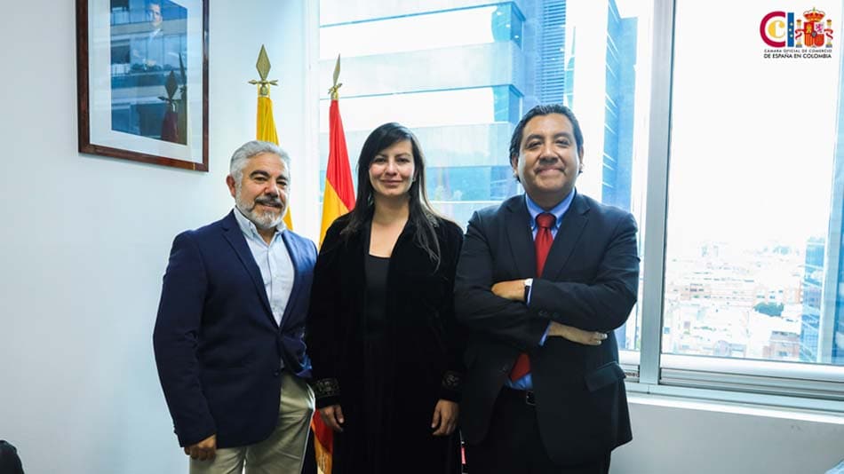 Enrique Bermejo, director ejecutivo de la Cámara de Comercio de España en Colombia; Diana Carolina Aconcha, directora de Desarrollo Universitario de PROEDUCA y UNIR en Colombia; y y Martín Santivañez, prorrector para PROEDUCA en América Latina. 