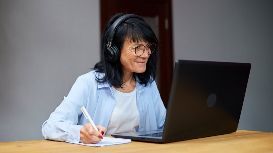 Trabajar como traductor online es una oportunidad para un gran número de profesionales que pueden ofrecer sus servicios a distancia