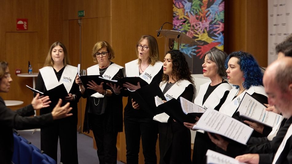 El Coro de UNIR cantó para los asistentes en la clausura del congreso.