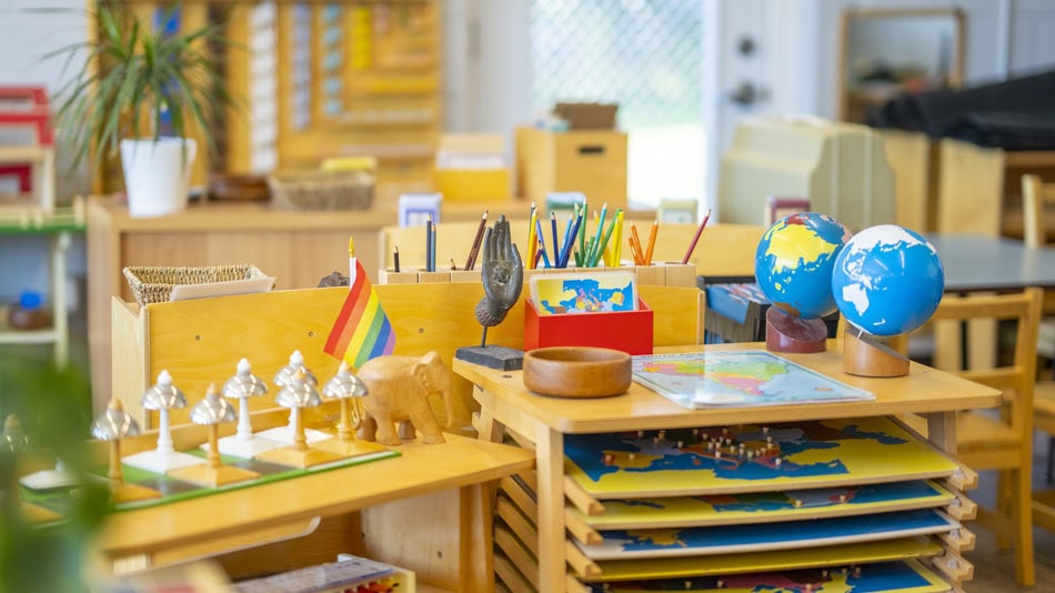 En la educación Montessori se diferencian cuatro etapas o planos del desarrollo, que abarcan desde la infancia hasta la adultez