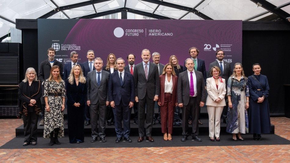 Los ponentes del Congreso Futuro Iberoamericano con SM el Rey de España D. Felipe VI.