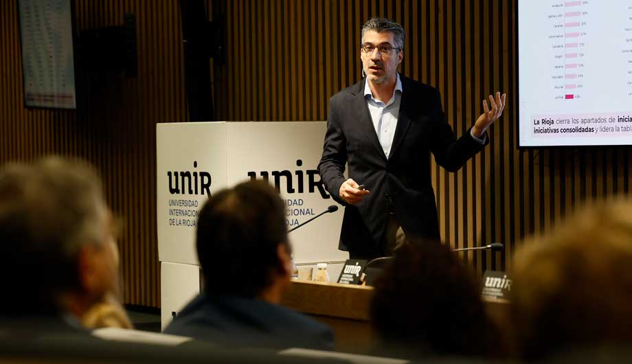 Juan Manuel Domínguez, técnico del Informe GEM Rioja, durante la presentación.