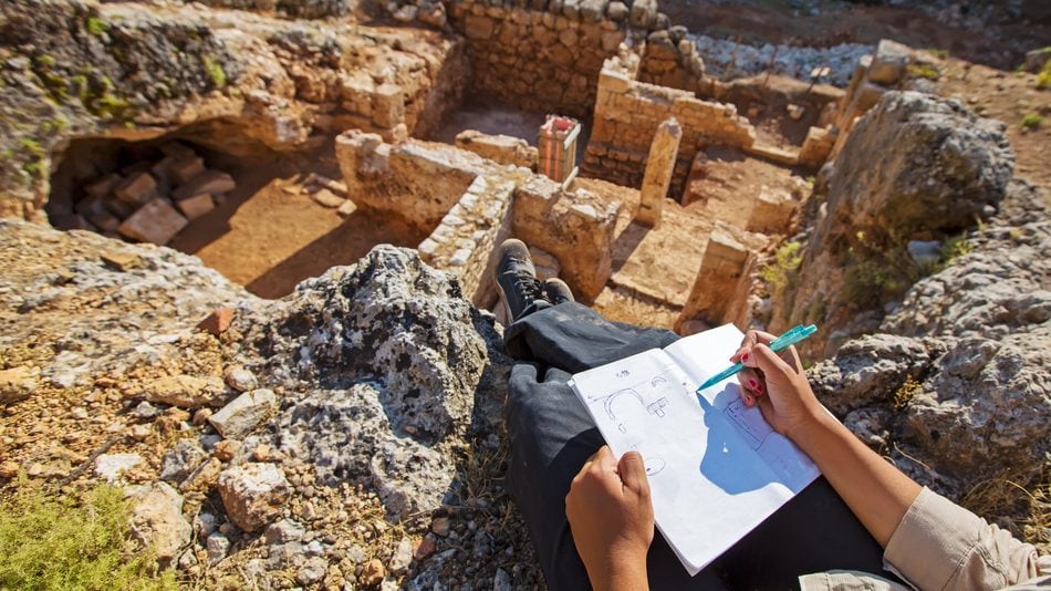 Un ejemplo sería los estudios llevados a cabo en la granja experimental de la Edad del Hierro efectuados por el equipo del arqueólogo Peter Reynolds