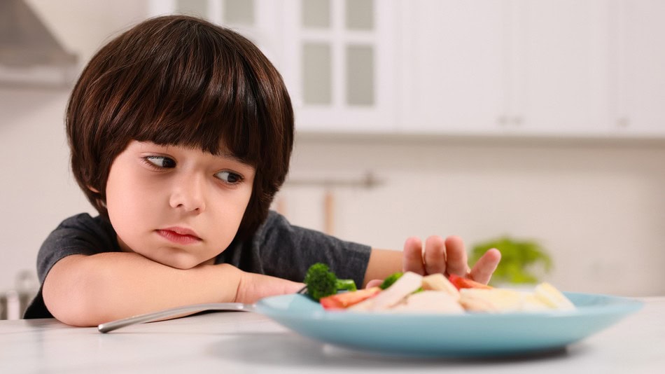 El tratamiento para el trastorno que provoca el rechazo selectivo a ciertos alimentos (ARFID) incluye habitualmente terapias individuales