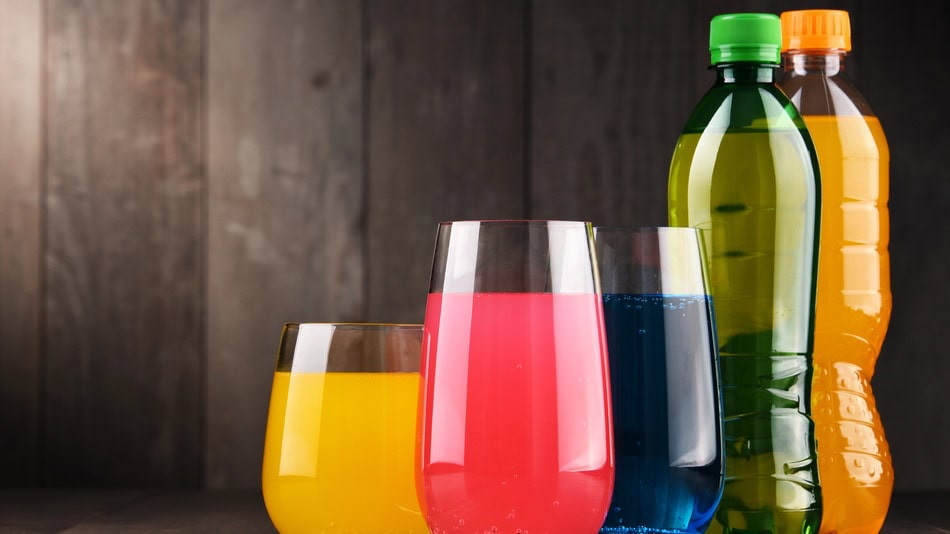 Un ejemplo de alimento ultraprocesado son las bebidas ultraprocesadas como los refrescos, el té helado, las bebidas energéticas, los néctares y zumos a base de concentrado