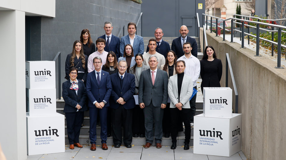 Premiados y autoridades durante la I Gala del Deporte de UNIR.