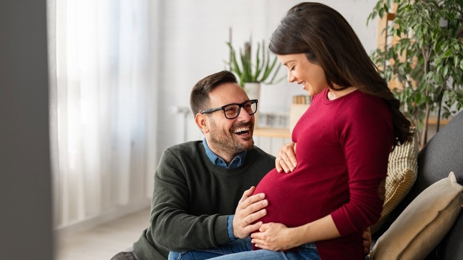 La psicología perinatal es una rama de la Psicología encargada del cuidado, la prevención, el apoyo, el diagnóstico y la intervención en las familias durante el proceso previo al nacimiento de un bebé