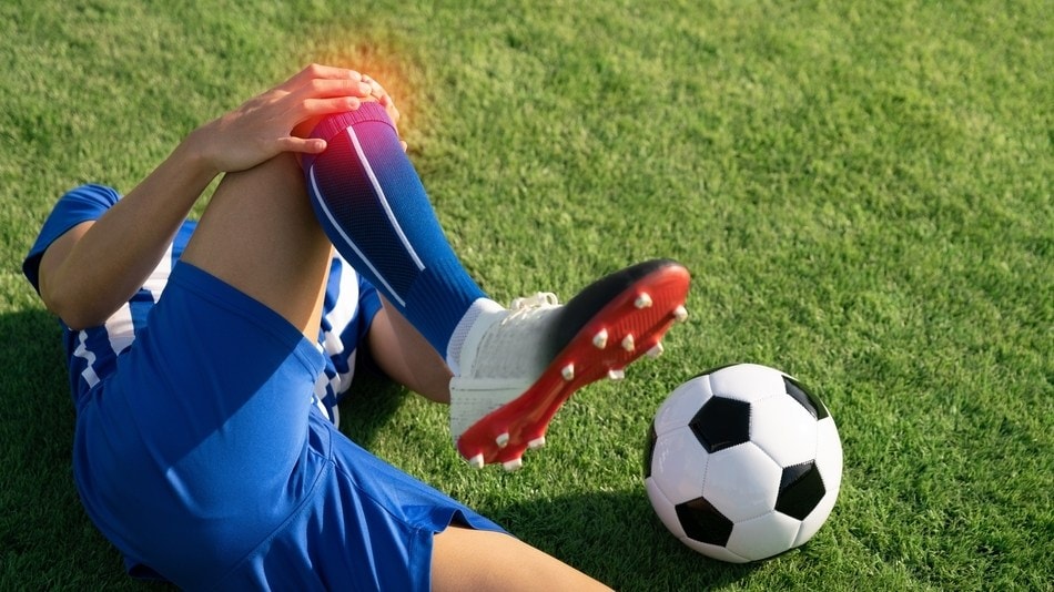 Uno de los tipos de lesiones deportivas más comunes en fútbol son las roturas de menisco y rodilla