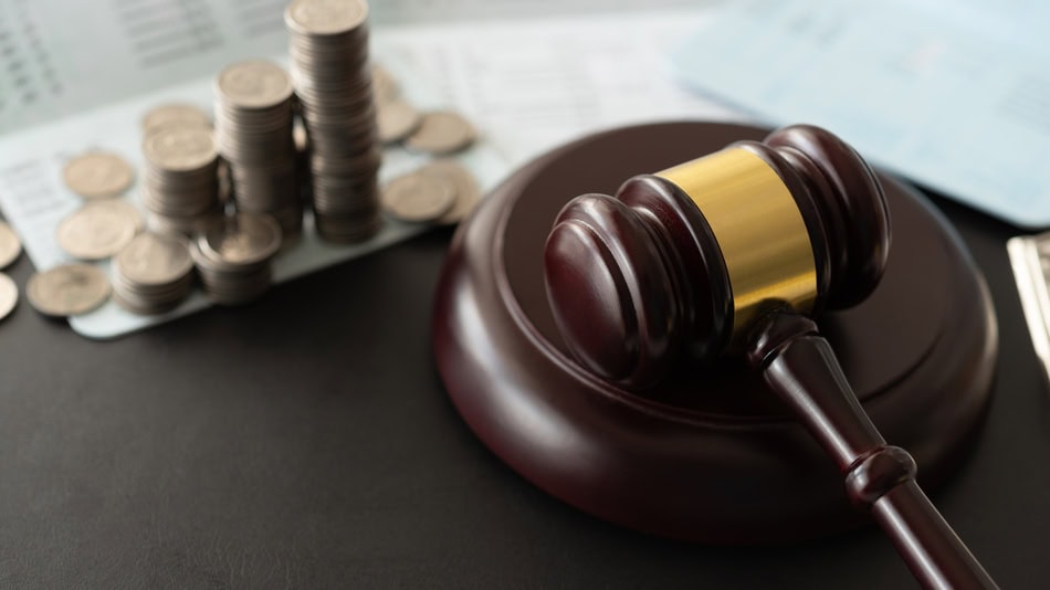 El sueldo para un abogado financiero en España se mueve entre los 30.000 y los 80.000 euros anuales