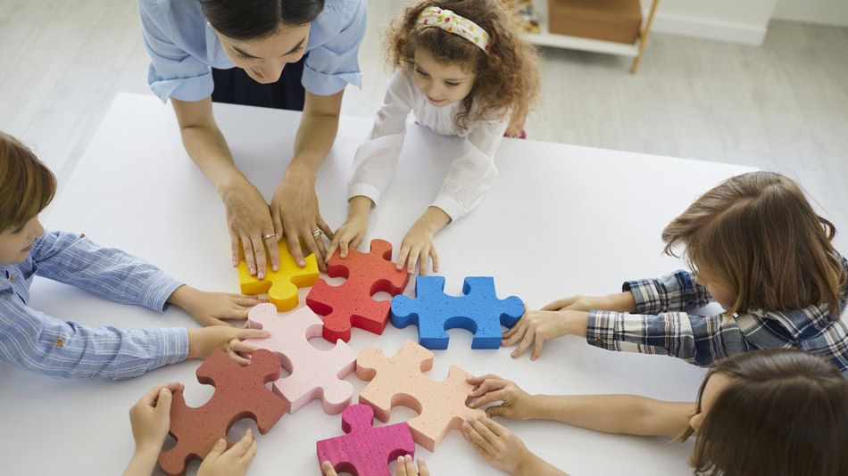 La multidisciplinariedad es una metodología educativa en la que se emplean diferentes áreas del conocimiento