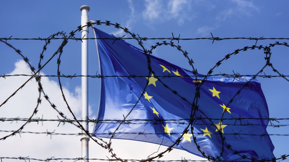 Las políticas migratorias hacen referencia al conjunto de leyes, normas, reglamentos o medidas gubernamentales dirigidas a gestionar y regular los flujos migratorios acaecidos en las fronteras de un país