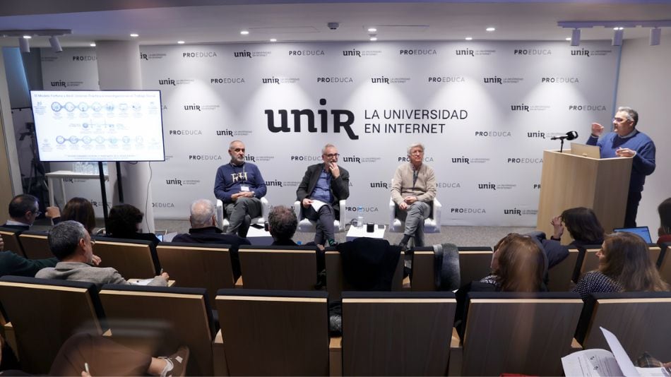 Los expertos debatieron temas académicos necesarios para la memoria de la 'Academia de Trabajo Social'