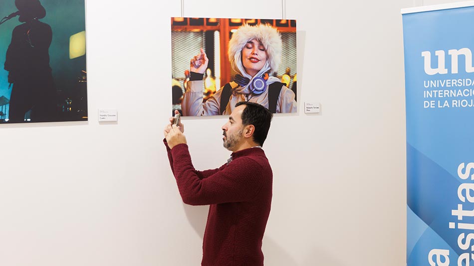 P&uacute;blico de la exposici&oacute;n "Primera Fila".