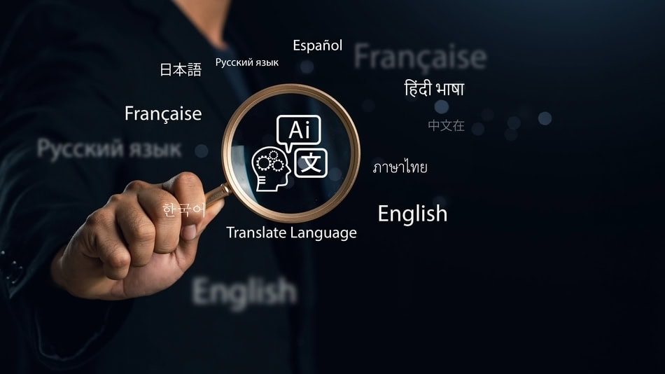 En el traductor automático por voz se combinan tecnologías como el reconocimiento de voz, la traducción automática y la síntesis vocal