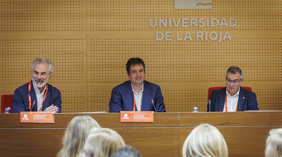 El director ejecutivo de UNIR y secretario de su Consejo Social, Javier Galiana, durante su participación en la jornada.