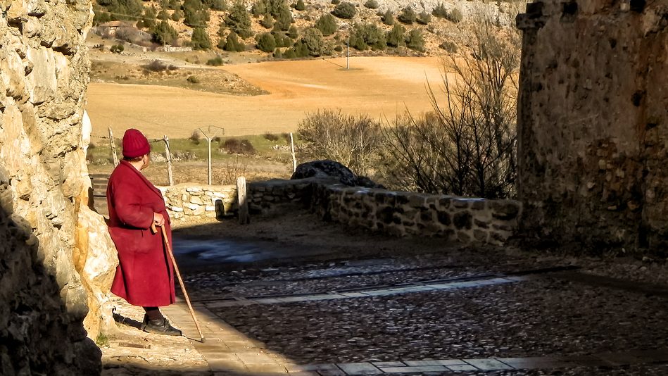 La despoblación rural, debida a factores económicos, sociales y de servicios, acusa una urgente necesidad de una intervención integral desde el trabajo sociomunitario