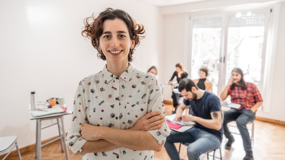 Hacer cursos de Educación para docentes es fundamental para la actualización continua del profesorado, con el fin de responder a las necesidades actuales del aula