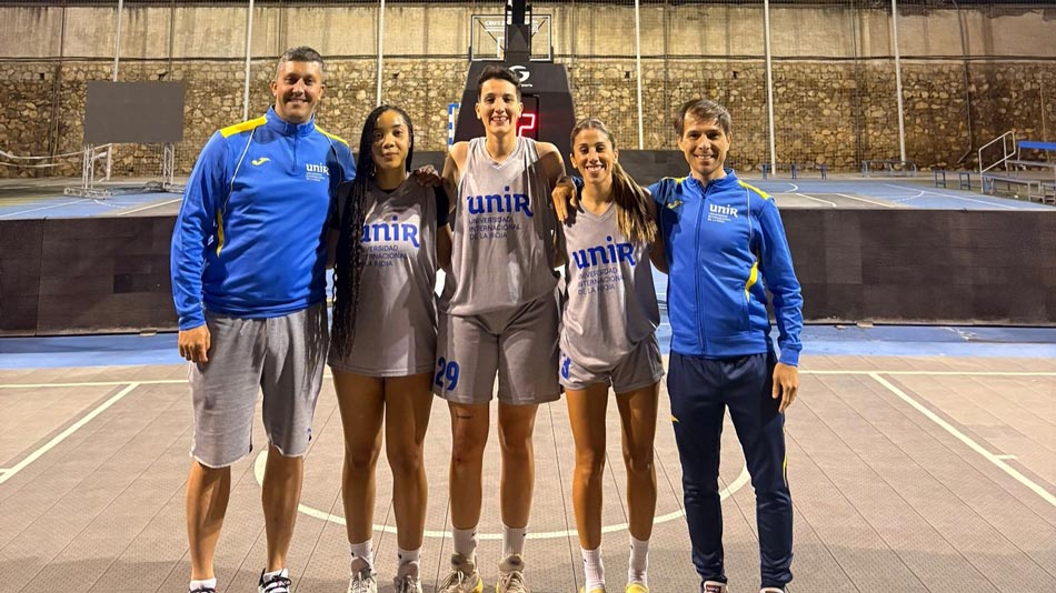 Responsables del Servicio de Deportes de UNIR y alumnos participantes.