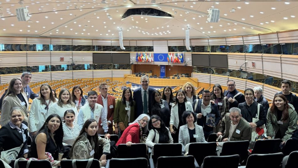 El grupo de estudiantes universitarios durante la visita.