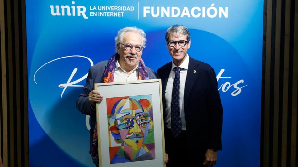 El presidente Gonzalo Capellán entregó el reconocimiento a Jesús Rocandio.