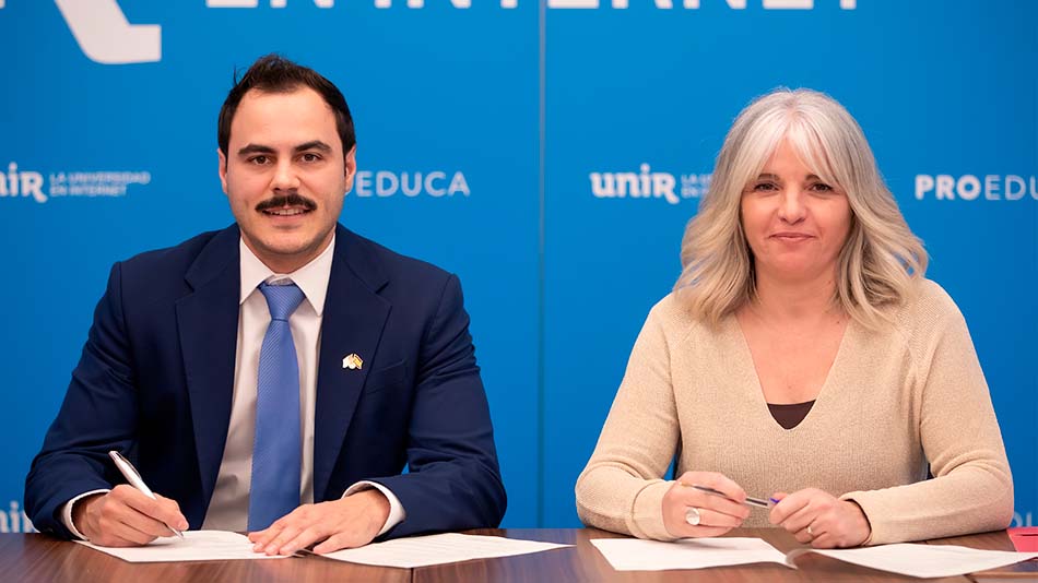 Juan Carlos Pereira, director ejecutivo de la Cámara de Comercio, y Eva Asensio, decana de la Facultad de Economía y Empresa de UNIR.