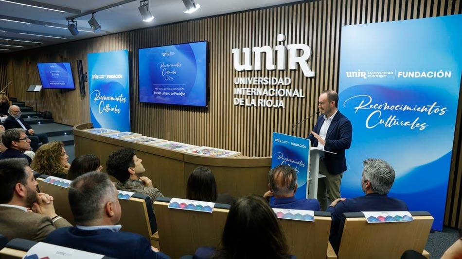 El alcalde de Pradejón durante su discurso.