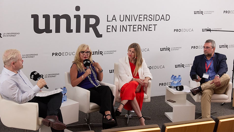 La segunda mesa redonda se presentó bajo el título ‘Buenas prácticas para convertirse en empresas saludables y deportivas’.