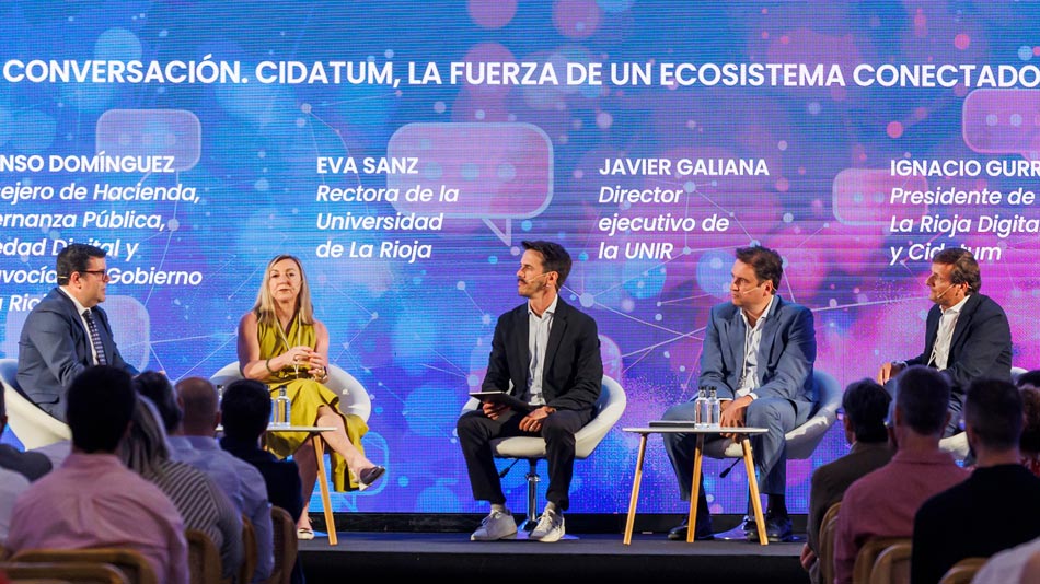El director ejecutivo de UNIR compartió conversatorio con responsables de UR, Gobierno y Cidatum.