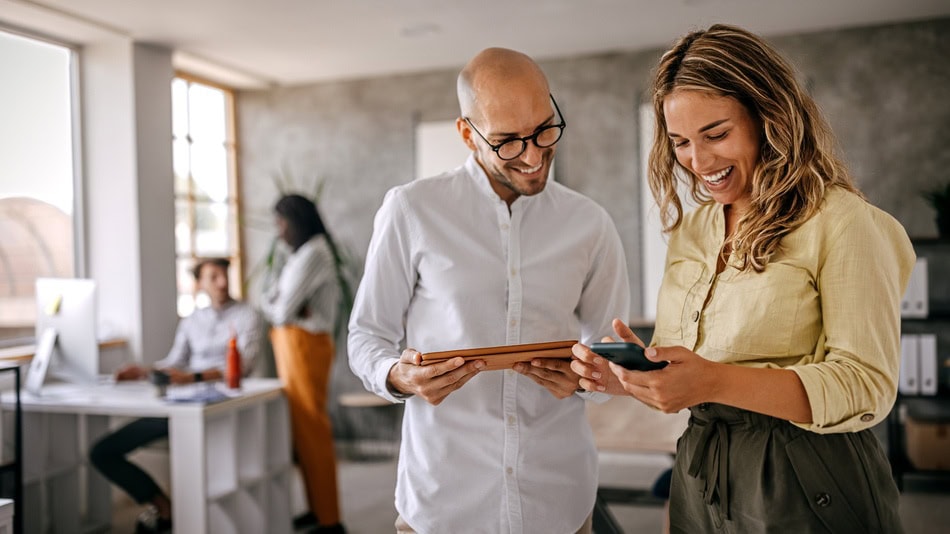 Son muchos los beneficios que la felicidad organizacional ofrece tanto desde el punto de vista económico como en la gestión del talento empresarial