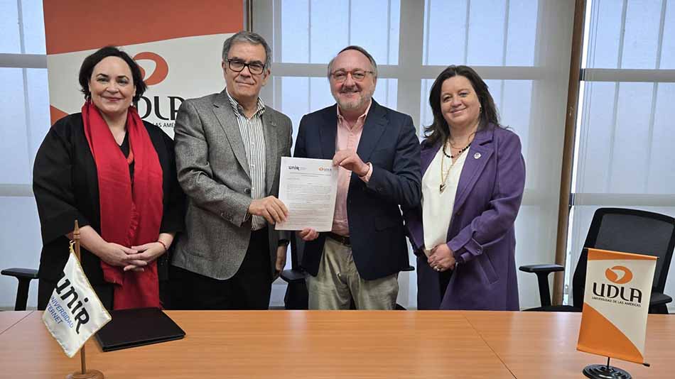 Las autoridades en el acto