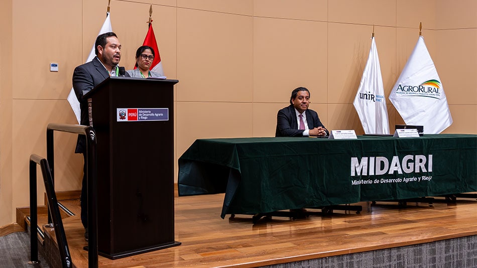 Vladimir Montes, jefe de la Unidad de Recursos Humanos de AGRO RURAL, en un momento de su intervención.