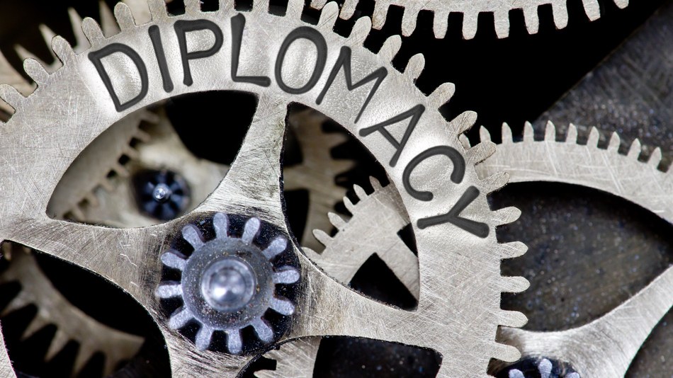 El temario oficial de las oposiciones a diplomático incluye cerca de 200 temas agrupados en bloques