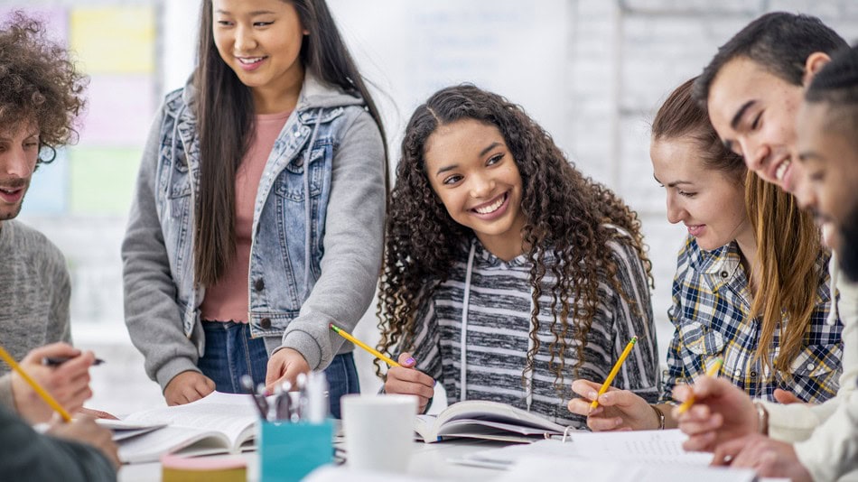 Una de las grandes cuestiones que se esconden tras cómo enseñar Literatura en Bachillerato, así como en Secundaria, radica en el análisis de las obras literarias