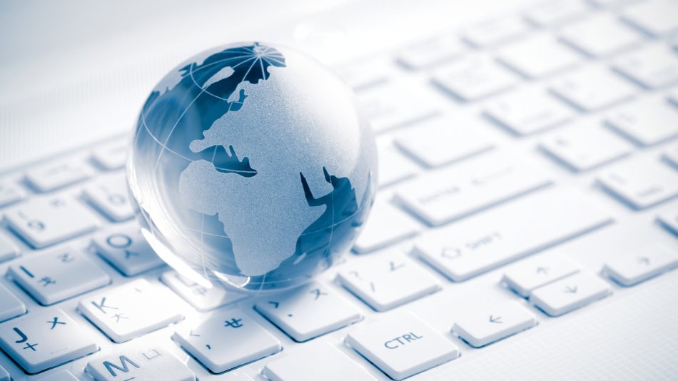 Internet es una red global que permite la comunicación y el intercambio de información entre millones de dispositivos