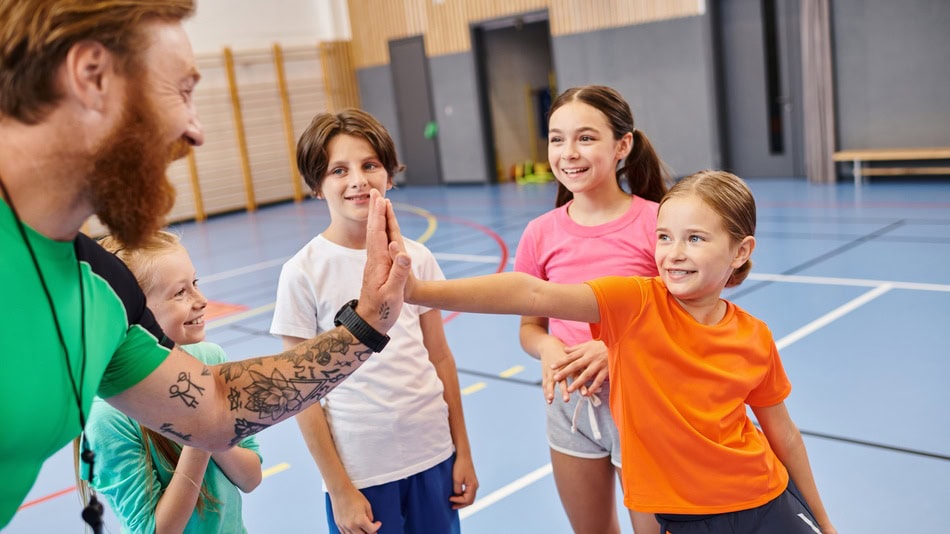 una de las funciones del profesorado de Educaci&oacute;n F&iacute;sica en Primaria es la Iniciaci&oacute;n deportiva