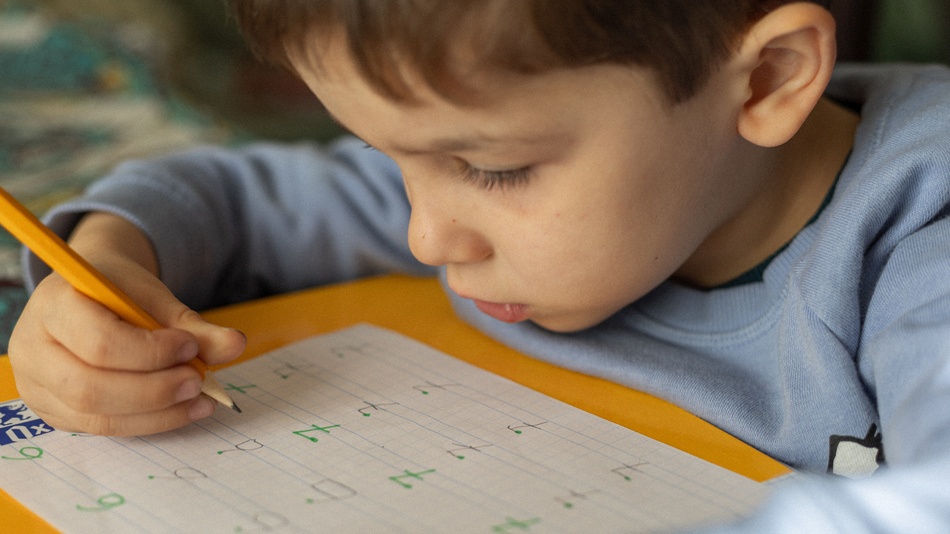 La grafomotricidad infantil es clave para el desarrollo de habilidades motoras finas necesarias para escribir