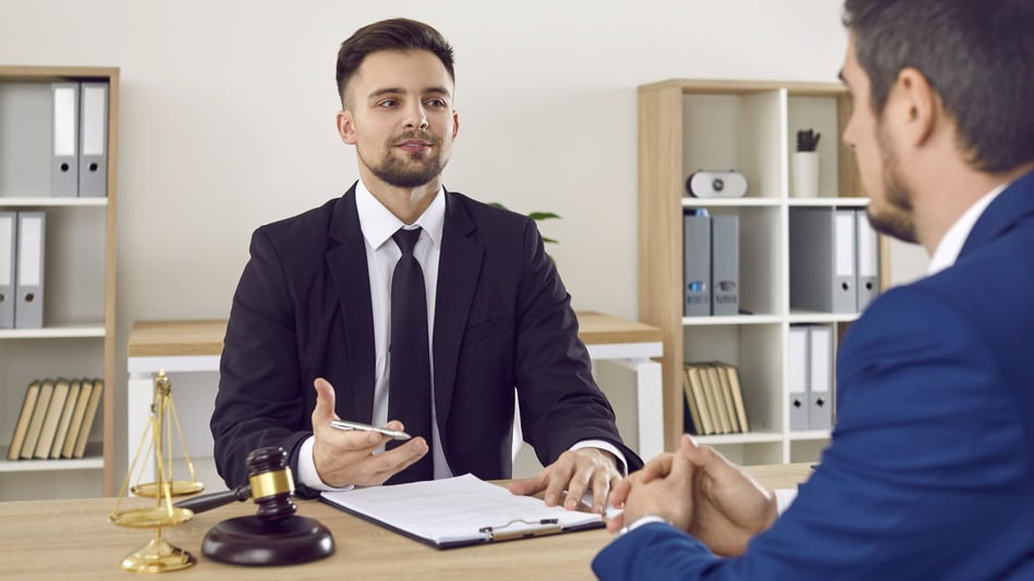 Los abogados tienen una serie de obligaciones fundamentales con sus clientes que normalmente se rigen por el Código Deontológico de la Abogacía