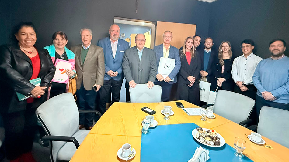 En la agenda institucional se contempló un encuentro con el vicerrector, decanos y autoridades académicas de la Universidad de Morón.