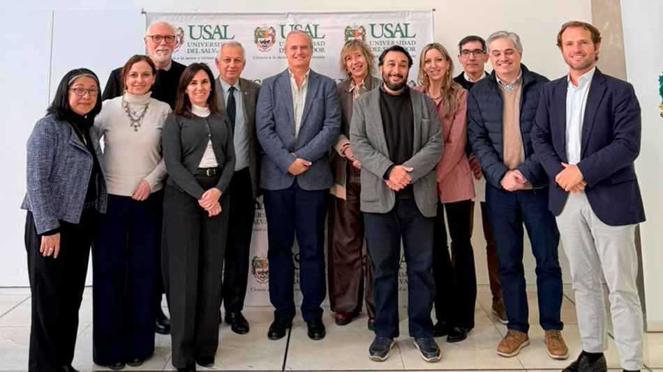 Delegación de UNIR con decanos y autoridades de la Facultad de Salud y Psicología de la Universidad del Salvador.
