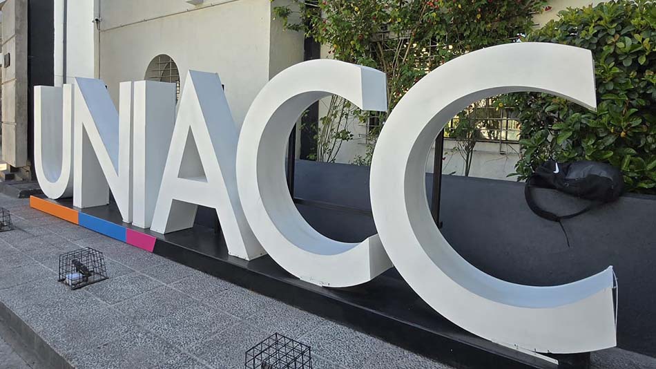 La firma de la alianza se llevó a cabo en la sede de la UNIACC.