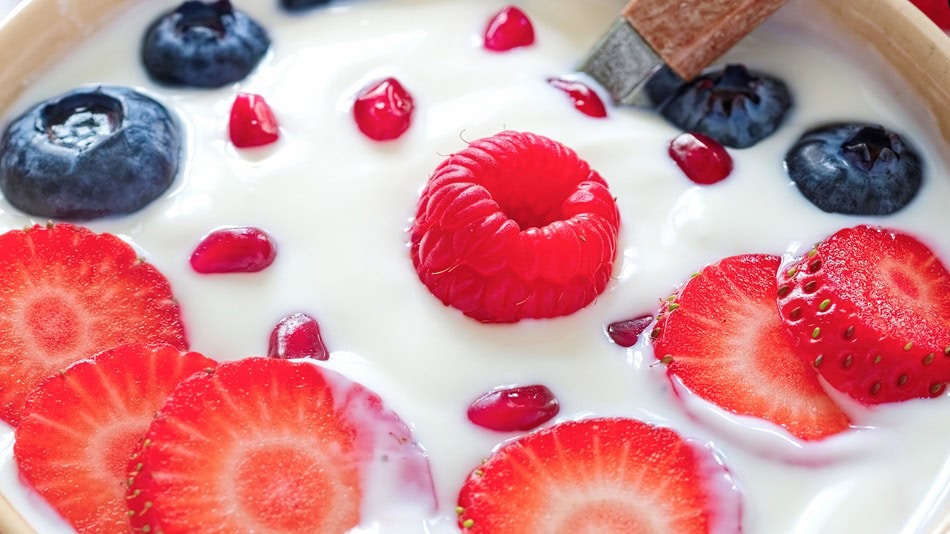 en la dieta de futbolistas incluye la fruta con yogur proteico