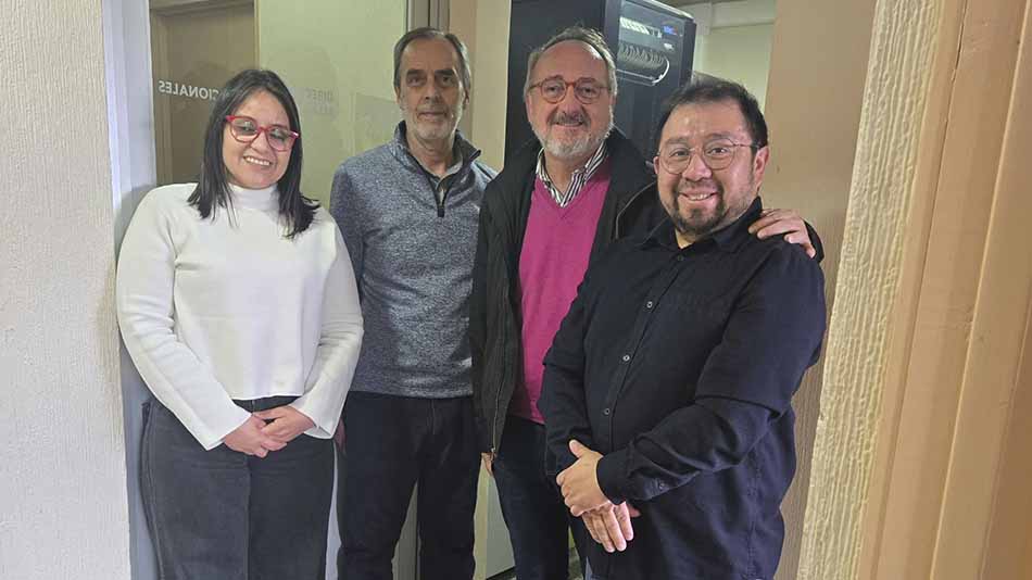 Karla Cantero; Pedro Heinz Añazco, coordinador de Cooperación y Desarrollo Internacional de la Dirección de Relaciones Internacionales de la Universidad de Los Lagos; Manuel Herrera; y Cristian Aguas Andrade, coordinador de Comunicaciones y Logística de la Universidad de Los Lagos.