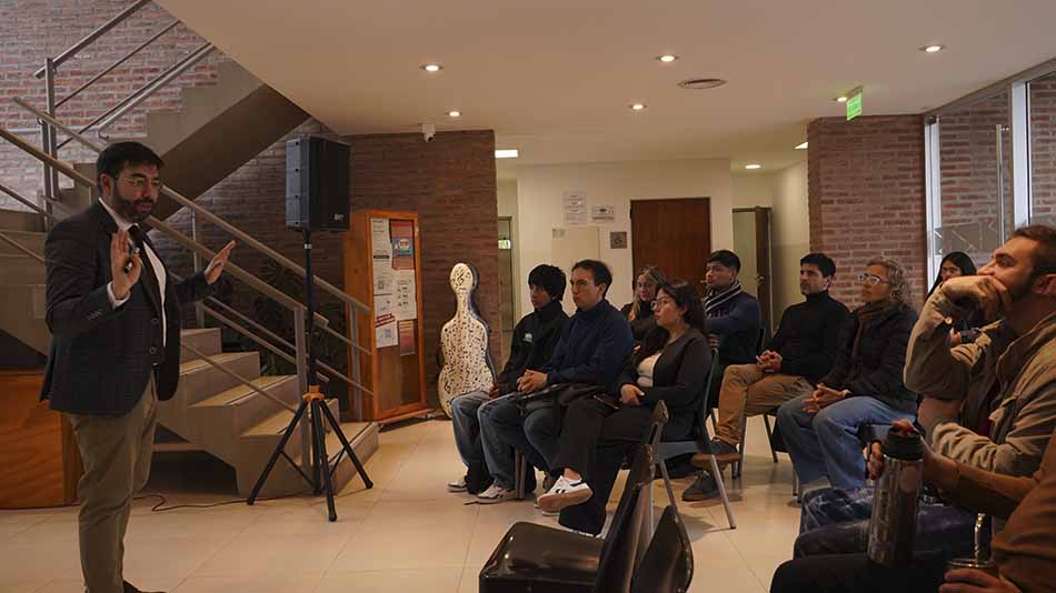 La conferencia sobre la obra del célebre compositor se celebró en la Escuela Universitaria de Música (EUM).