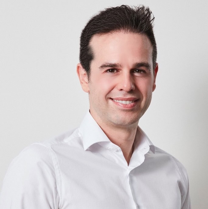 César Martín Izquierdo, Experto asociado