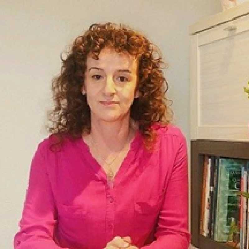 Esther González Jiménez, Experta asociada