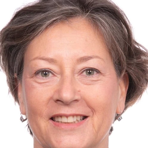 Isabel López Briones, Experta asociada