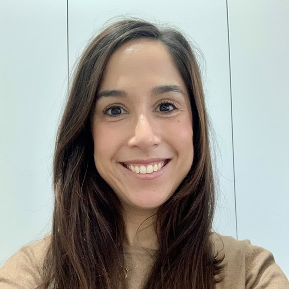 Leire Grijelmo Elorriaga, Experta asociada