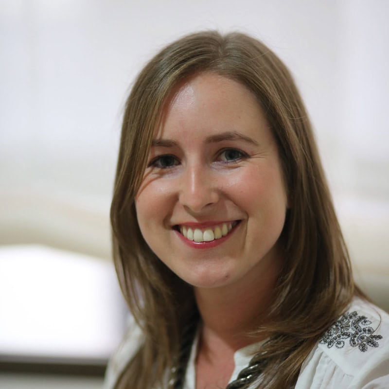 Lucía Moro Mijares, Experta Asociada