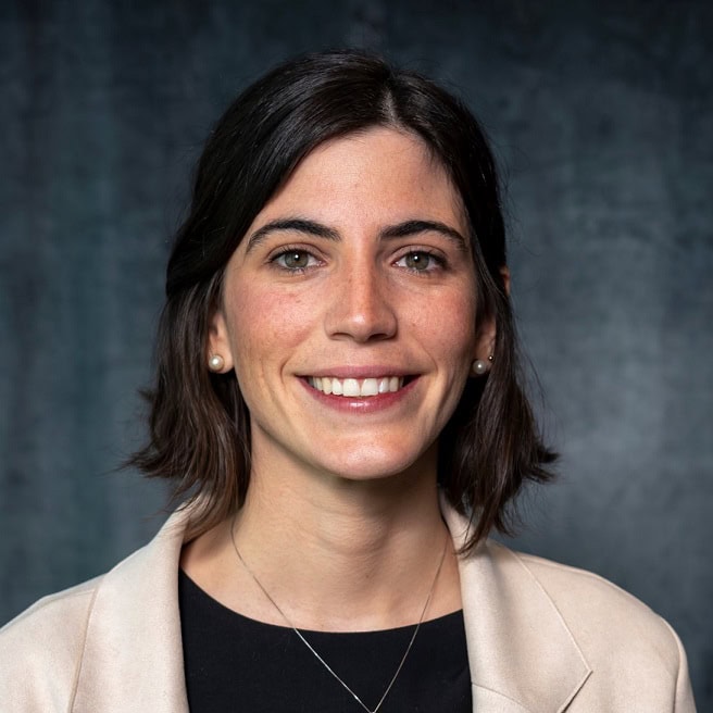 Olga de Bergé Pineo, Experta asociada