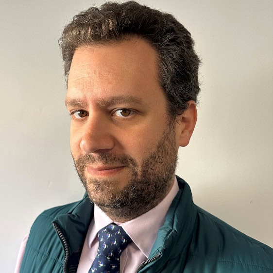 Víctor Talavero Cabrera, Experto Asociado